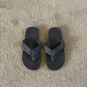 BRAND NEW DOCKERS FLIP FLOPS